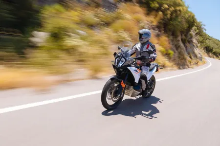 HJC İ80 Çene Açılır Motosiklet Kaskı Parlak Siyah resmi